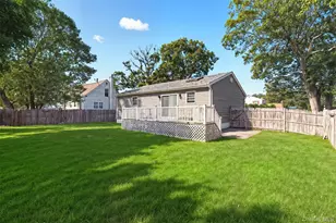 36 Flintlock Dr, Shirley, NY 11967 - Photo 4