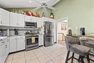 769 Bay Pl, Lindenhurst, NY 11757 - Photo 10