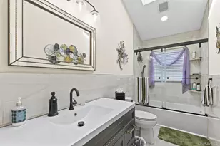 769 Bay Pl, Lindenhurst, NY 11757 - Photo 6