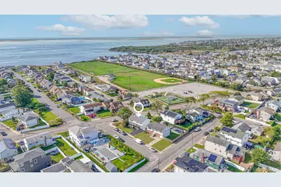 769 Bay Place, Lindenhurst, NY 11757 - Photo 28