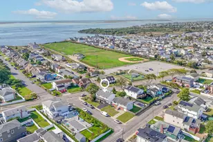 769 Bay Pl, Lindenhurst, NY 11757 - Photo 28