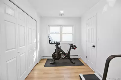 110 Hampton Way, Merrick, NY 11566 - Photo 18