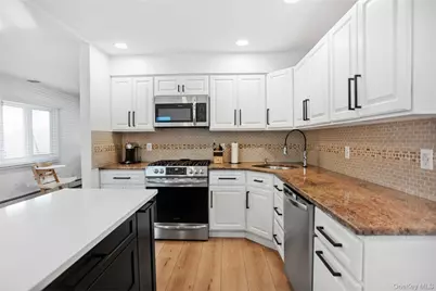 110 Hampton Way, Merrick, NY 11566 - Photo 8