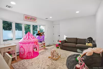 110 Hampton Way, Merrick, NY 11566 - Photo 12