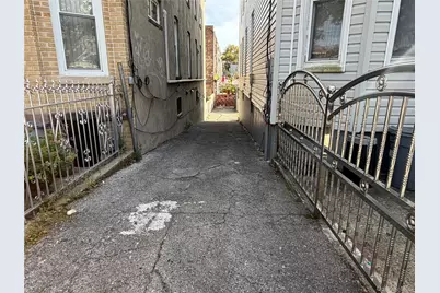 7812 95th Avenue, Ozone Park, NY 11416 - Photo 10