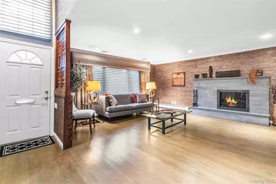 36 Burton Avenue, Plainview, NY 11803 - Photo 4