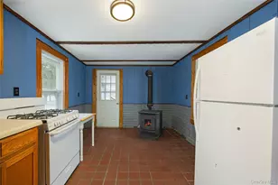 33 Thompson St, Red Hook, NY 12571 - Photo 6