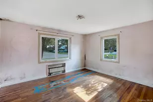 355 Sylvan Ln, Westbury, NY 11590 - Photo 14