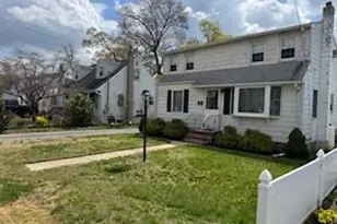718 Elmwood Rd, West Babylon, NY 11704 - Photo 2