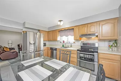 84 White Oak Street, Deer Park, NY 11729 - Photo 12