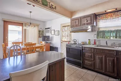 3373 Lawrence Avenue, Oceanside, NY 11572 - Photo 10