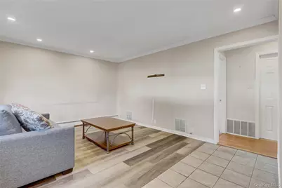 123 Cottage Boulevard, Hicksville, NY 11801 - Photo 6