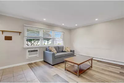 123 Cottage Boulevard, Hicksville, NY 11801 - Photo 4