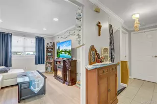 123 Cottage Blvd, Hicksville, NY 11801 - Photo 8