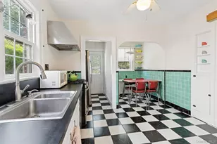 9 Troy Pl, Merrick, NY 11566 - Photo 8