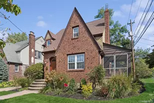 9 Troy Pl, Merrick, NY 11566 - Photo 2