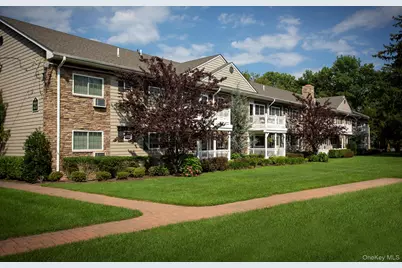 660 Veterans Highway #4-2E, Hauppauge, NY 11788 - Photo 2