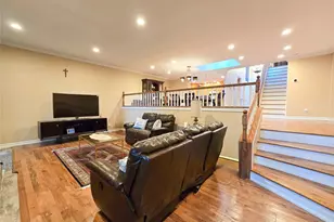 54 Acorn Ponds Dr, Roslyn, NY 11576 - Photo 26