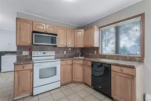 71 Chimney Ln, Levittown, NY 11756 - Photo 4