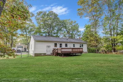 175 Pleasant Street, Ronkonkoma, NY 11779 - Photo 8