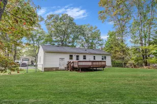 175 Pleasant St, Ronkonkoma, NY 11779 - Photo 8