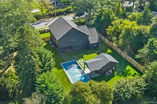 685 Springs Fireplace Rd, East Hampton, NY 11937 - Photo 2