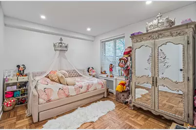 40 Schenck Avenue #1L, Great Neck, NY 11021 - Photo 16