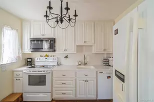 1048 Windermere Rd, Franklin Square, NY 11010 - Photo 8