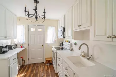 1048 Windermere Road, Franklin Square, NY 11010 - Photo 10