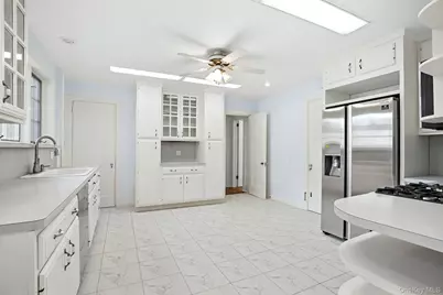 11 Robinhood Road, White Plains, NY 10605 - Photo 16