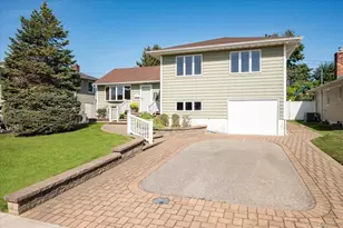 4057 Eve Dr, Seaford, NY 11783 - Photo 2