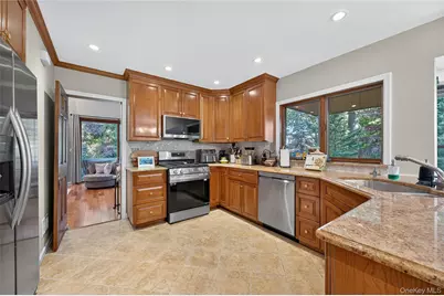 11 Willada Lane, Glen Cove, NY 11542 - Photo 16