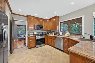 11 Willada Ln, Glen Cove, NY 11542 - Photo 16