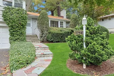 129 Hillandale Drive, New Rochelle, NY 10804 - Photo 4