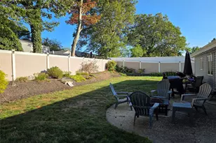 49 Holiday Park Dr, Centereach, NY 11720 - Photo 16