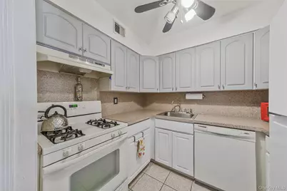 136 Bailey Court #136, Middle Island, NY 11953 - Photo 6