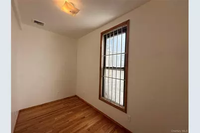 76-09 Roosevelt Avenue, Jackson Heights, NY 11372 - Photo 6