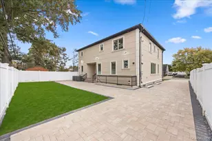 2481 Putnam Dr, East Meadow, NY 11554 - Photo 36