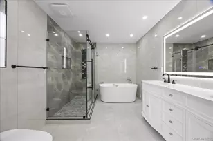 2481 Putnam Dr, East Meadow, NY 11554 - Photo 24