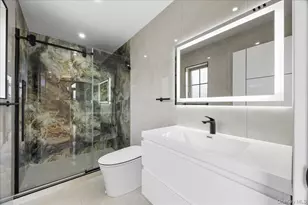 2481 Putnam Dr, East Meadow, NY 11554 - Photo 20