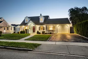 179 Swan Ln, Levittown, NY 11756 - Photo 2