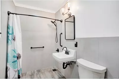 179 Swan Lane, Levittown, NY 11756 - Photo 22