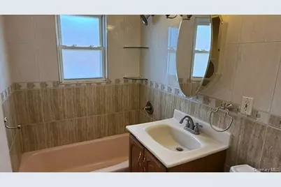 264-15 82nd Ave #2, Floral Park, NY NY 11 - Photo 8