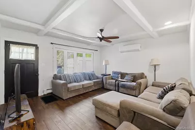 1537 N Thompson Drive, Bay Shore, NY 11706 - Photo 6