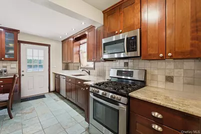 1537 N Thompson Drive, Bay Shore, NY 11706 - Photo 10