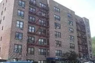 87-20 175th St, Jamaica, NY 11432 - Photo 2