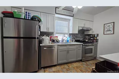 170 E Mineola Avenue, Valley Stream, NY 11580 - Photo 14