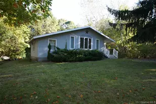 67 Old Country Rd, East Quogue, NY 11942 - Photo 2