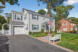 53 Eakins Rd, Manhasset, NY 11030 - Photo 2