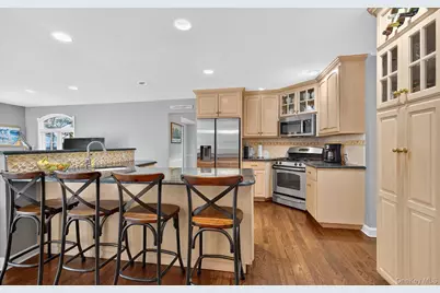 53 Eakins Road, Manhasset, NY 11030 - Photo 8